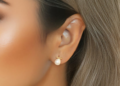 Pearl Bar Studs